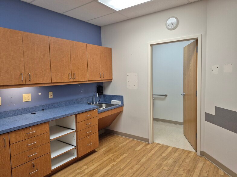 More Photos Of 942 Cherry St, Blanchester Unknown For Lease