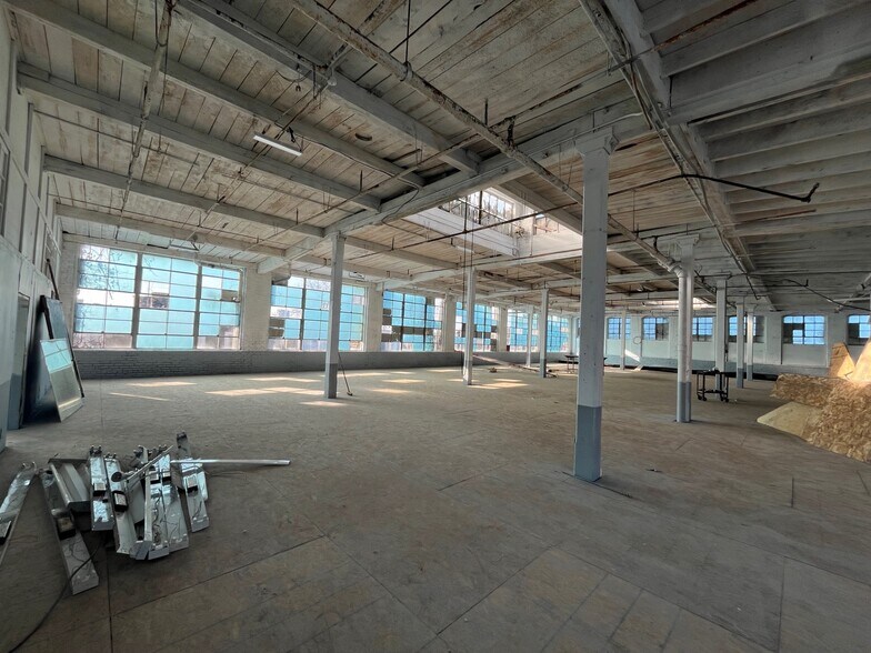 More Photos Of 3108 Fox St, Philadelphia Light Manufacturing For Lease