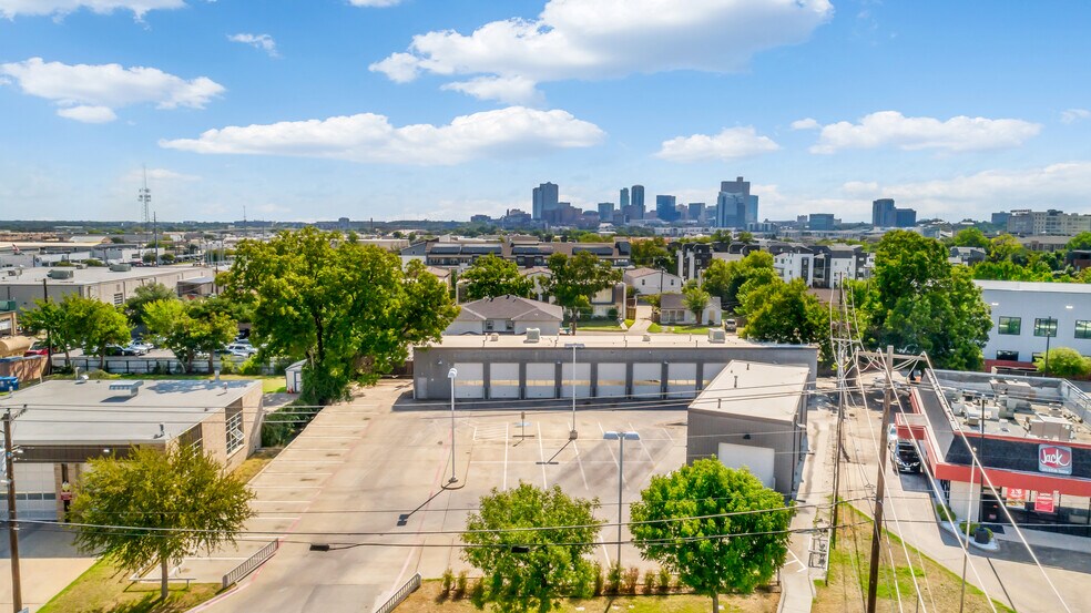 Primary Photo Of 211 University Drive, Fort Worth Auto Dealership For Sale