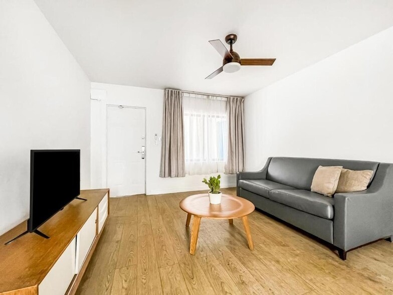 More Photos Of 322 Nevada St, Hollywood Hotel For Sale
