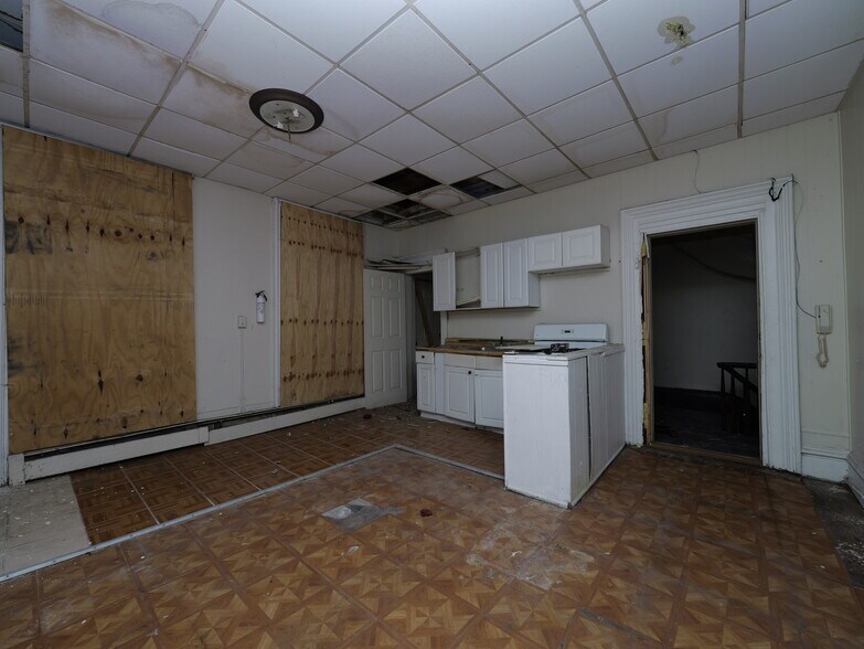 More Photos Of 170 Chambers St, Newburgh Apartments For Sale