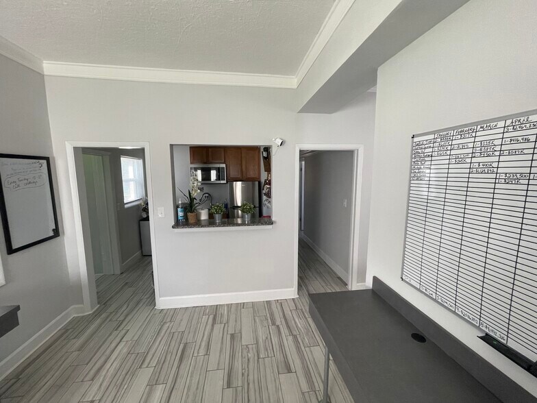 More Photos Of 1924 University Blvd W, Jacksonville Loft Creative Space For Lease