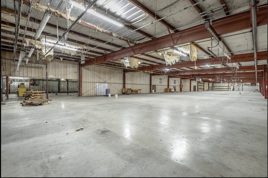 More Photos Of 1318 Underwood St, Dalton Warehouse For Sale