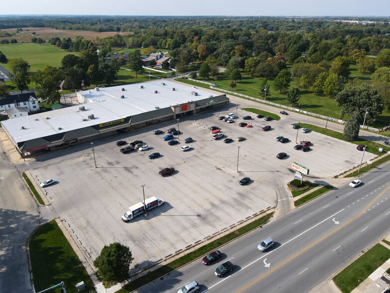 More Photos Of 185 N Kennedy Dr, Bradley Storefront For Lease