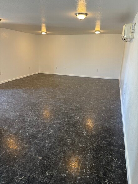 More Photos Of 101 W Avenue I, Lancaster Restaurant For Sale