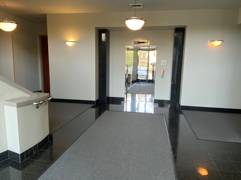 More Photos Of 7111 N Fresno St, Fresno Office For Lease