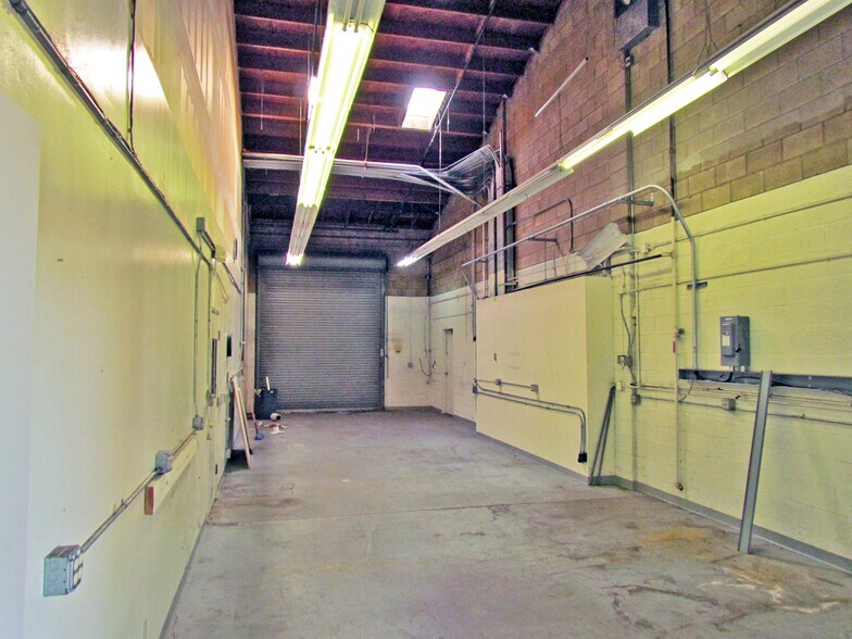 More Photos Of 6489 Calle Real, Goleta Research And Development For Lease