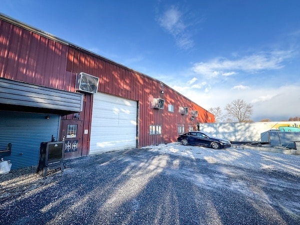 More Photos Of 823 Ferry Rd, Charlotte Warehouse For Sale