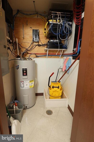 More Photos Of 399 Front St, Elmer Medical For Lease