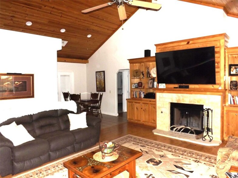 More Photos Of 4443 US 90, Alleyton Flex For Sale