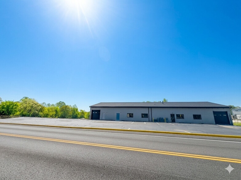 More Photos Of 2098 Gravois Rd, High Ridge Warehouse For Lease