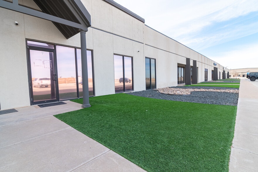 More Photos Of 5023 Princeton Ave, Midland Loft Creative Space For Lease