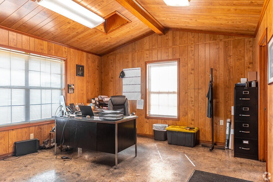 More Photos Of 508 Industrial Blvd, Atlanta Industrial For Sale