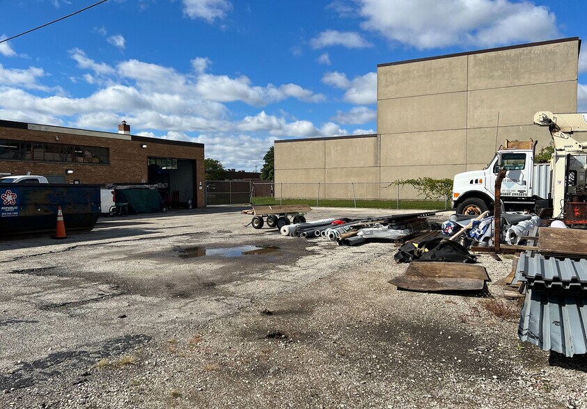 More Photos Of 2082 Estes Ave, Elk Grove Village Warehouse For Sale