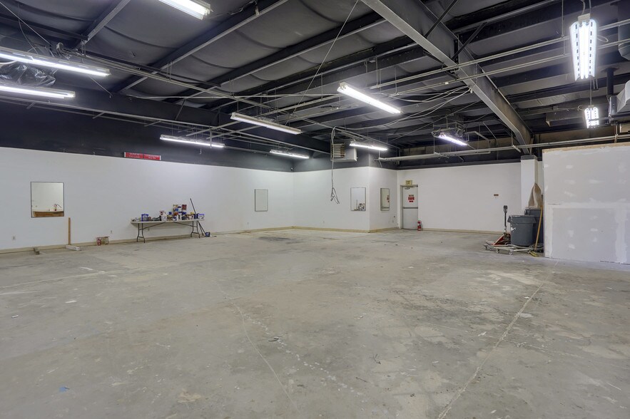 More Photos Of 1025-1033 Ford St, Colorado Springs Warehouse For Lease