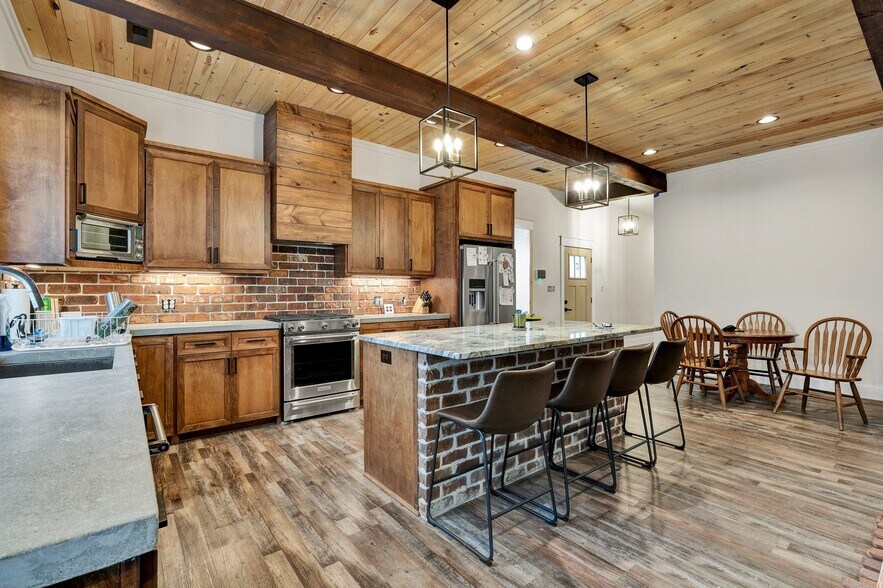 More Photos Of 1050 Whisperwood Trl NE, Cleveland Light Distribution For Sale