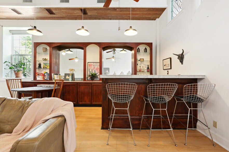 More Photos Of 4 Depot st, Elgin Hotel For Sale