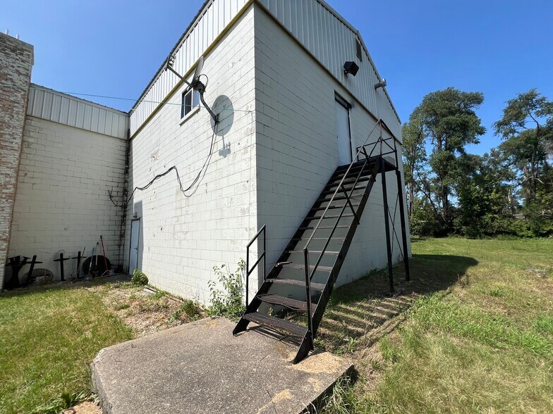 More Photos Of 2709 S US Highway 51, Janesville Flex For Sale