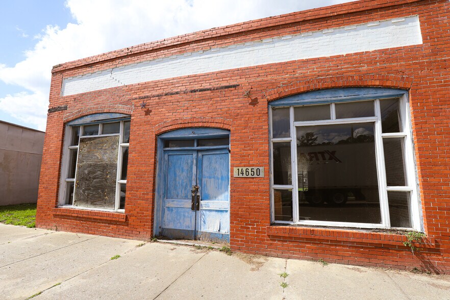 Primary Photo Of 14650 NE Waldo Rd, Waldo Storefront For Lease