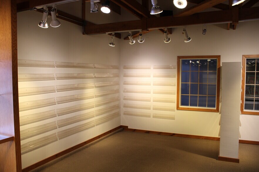 More Photos Of 310-340 Water St, Excelsior Freestanding For Lease