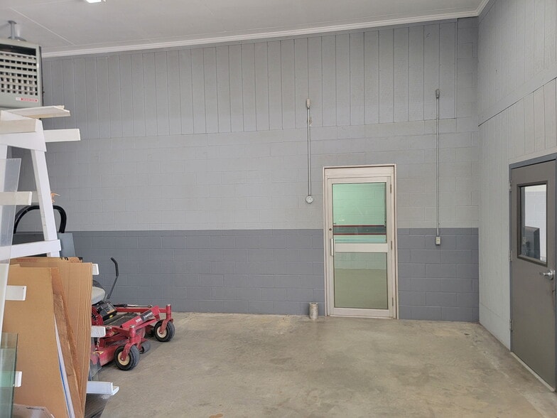 More Photos Of 1106 Goodale Ave, Camden Flex For Sale