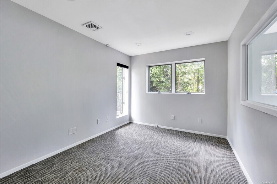 More Photos Of 362 Mooney Pond Rd, Farmingville Office For Sale