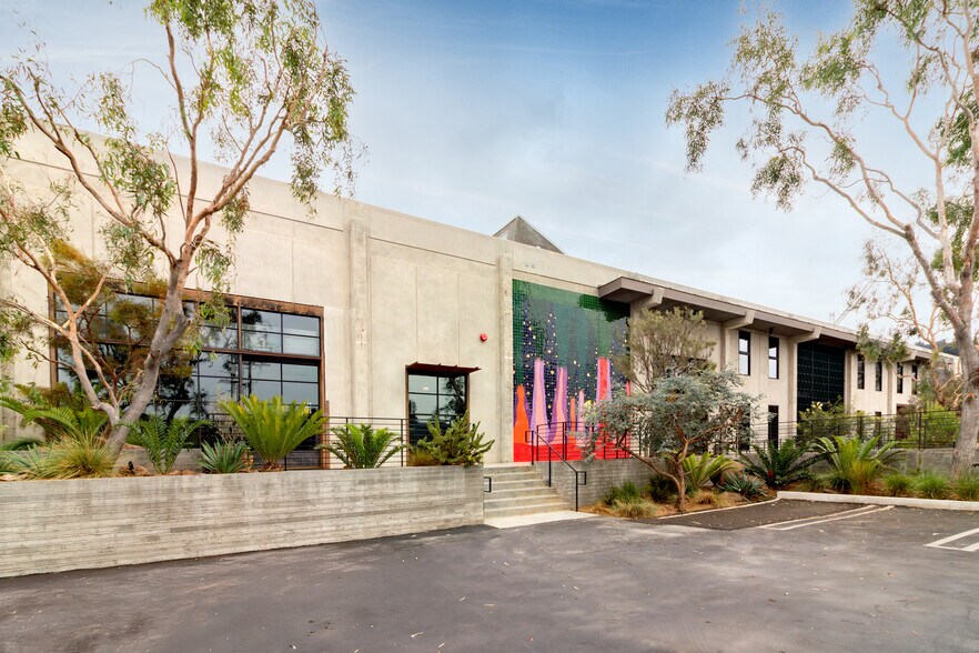 More Photos Of 3322 La Cienega Pl, Los Angeles Loft Creative Space For Sale