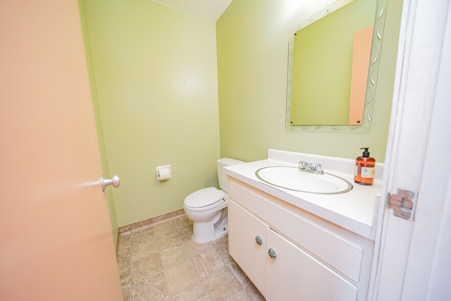 More Photos Of 2880 Sacramento St, Berkeley Office Residential For Lease