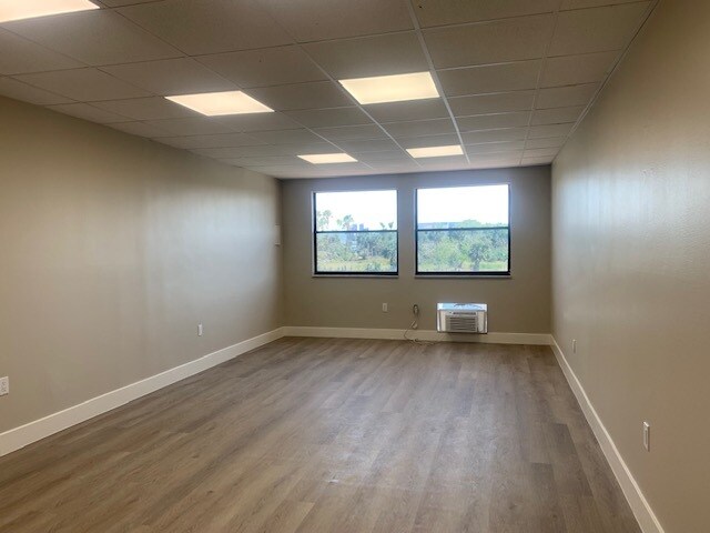 More Photos Of 3444 Marinatown Ln, North Fort Myers Unknown For Lease