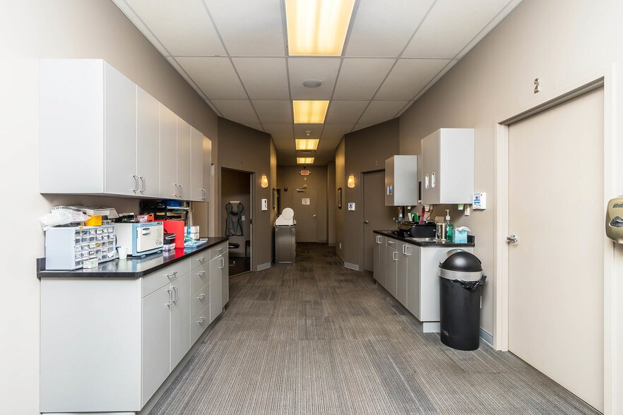 More Photos Of 5323-5345 Hendron Rd, Groveport Medical For Lease