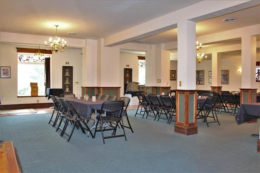 More Photos Of 1208 6th Ave, Huntington Restaurant For Sale