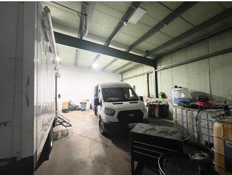 More Photos Of 17 Industrial Dr, Smithfield Manufacturing For Lease
