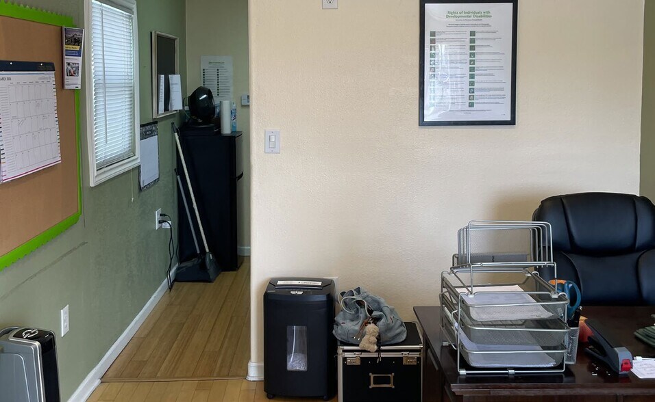 More Photos Of 219 W Manchester Blvd, Inglewood Office For Sale