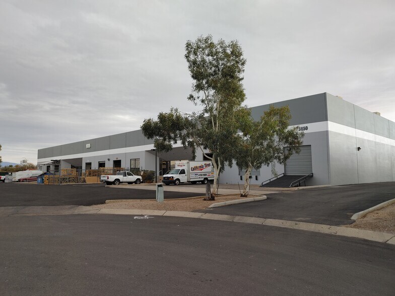 More Photos Of 3850 E 44th St, Tucson Distribution For Lease