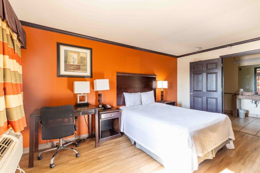 More Photos Of 8217 S I-35 Service Rd, Oklahoma City Hotel For Sale