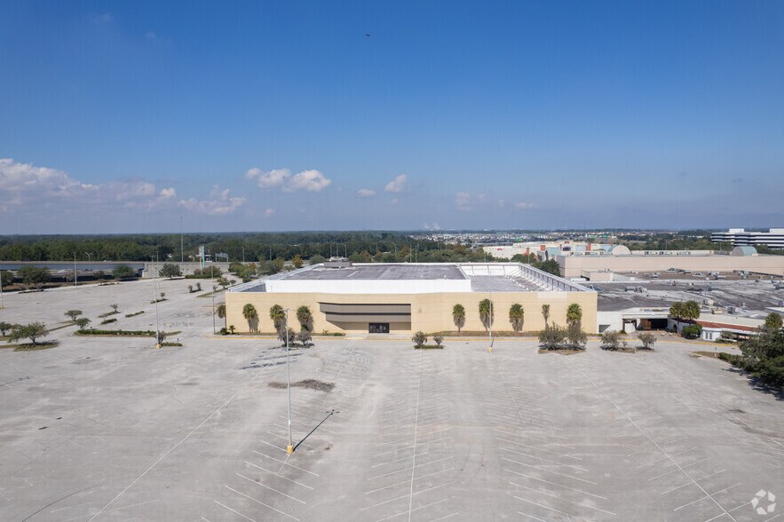 More Photos Of 9501 Arlington Expy, Jacksonville Department Store For Sale
