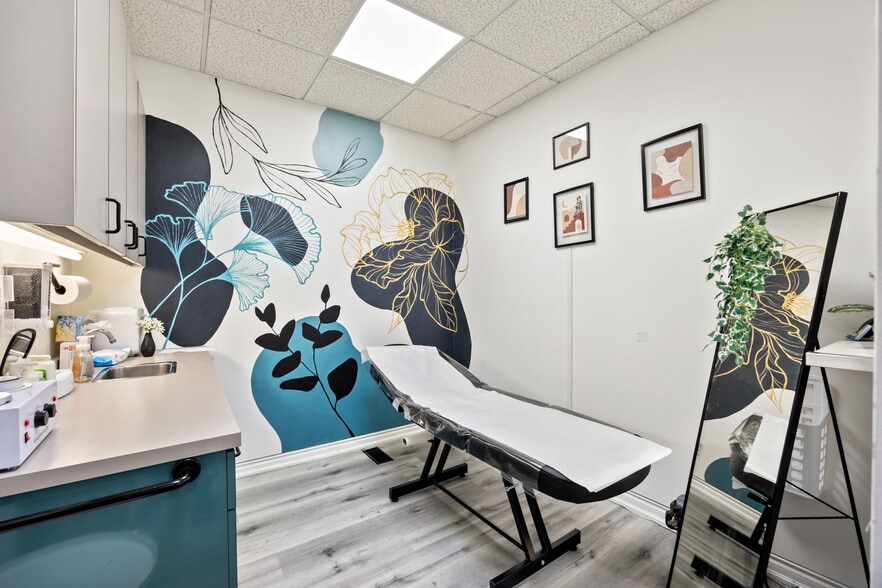 More Photos Of 1611 Bloor St W, Toronto Storefront Retail Office For Sale