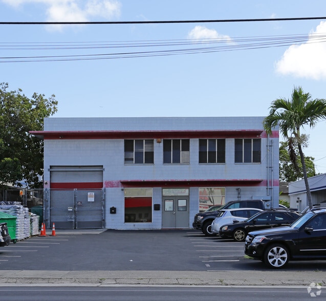 More Photos Of 3365 Waialae Ave, Honolulu Warehouse For Lease