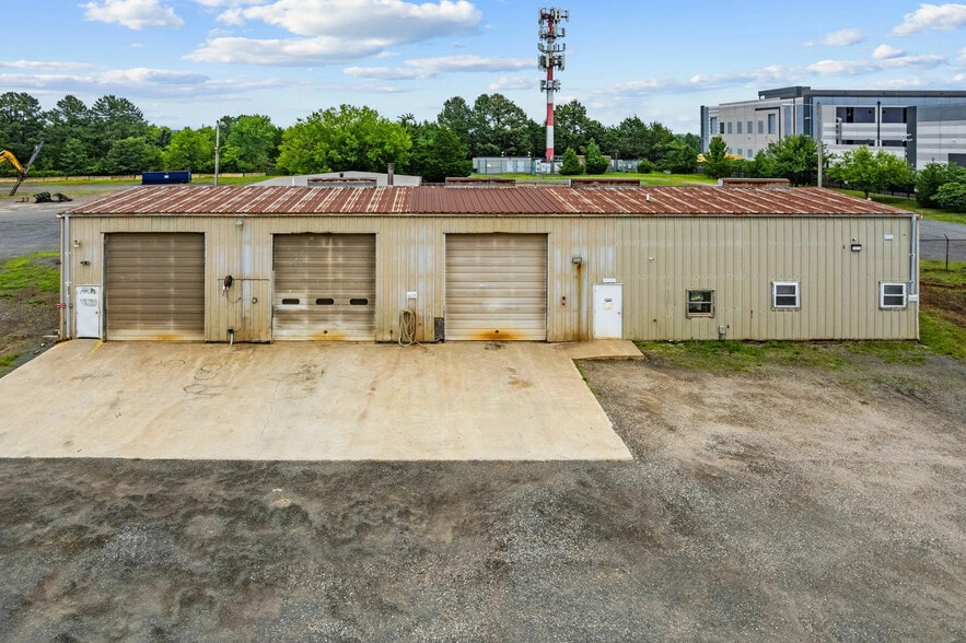 More Photos Of 9701 Hornbaker Rd, Manassas Flex For Lease