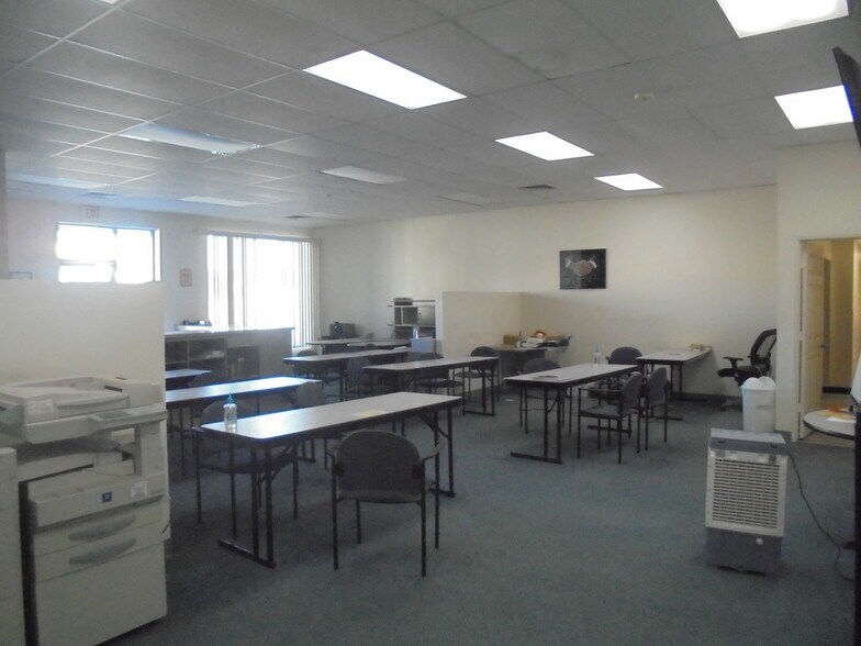 More Photos Of 127 S 1st St, Blythe Flex For Sale