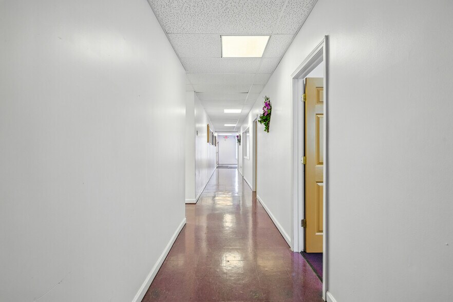 More Photos Of 19042 W McNichols Rd, Detroit Storefront For Lease