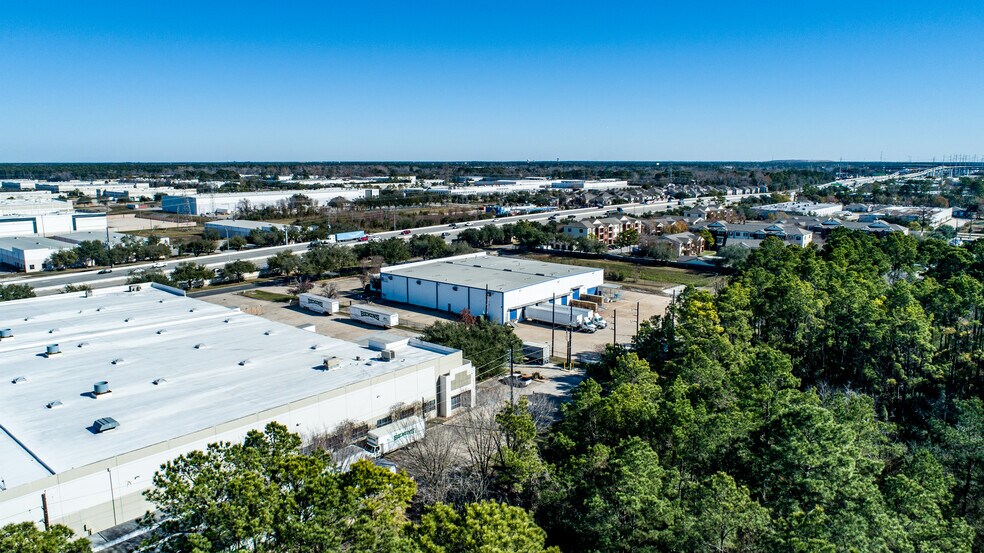 More Photos Of 4950 N Sam Houston Pky E, Houston Warehouse For Lease