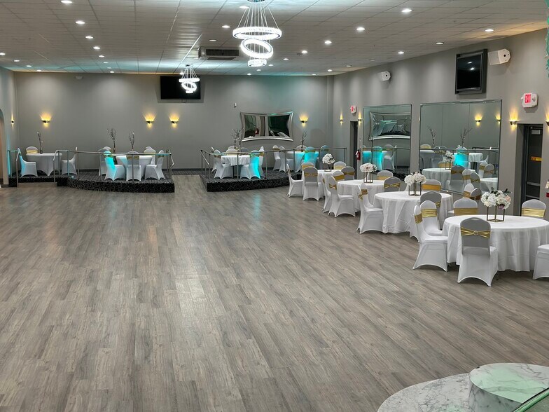 More Photos Of 8740 Ohio Dr, Plano Storefront For Lease