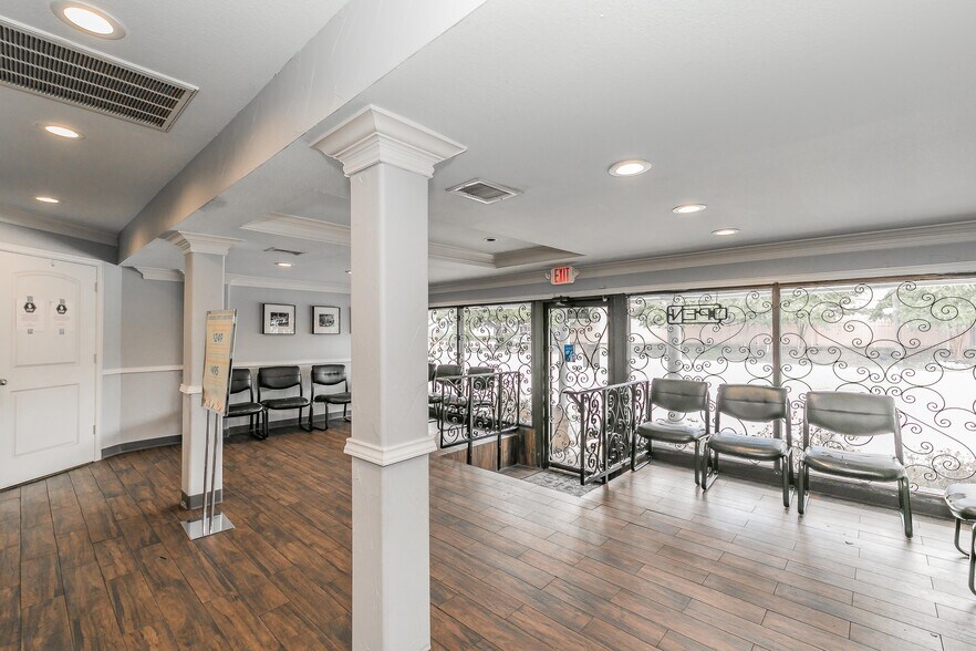 More Photos Of 2823 Kendale Dr, Dallas Medical For Sale