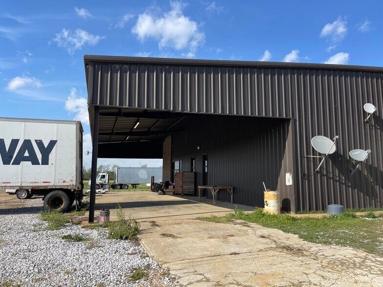 More Photos Of 910 State Highway 30 W, New Albany Warehouse For Sale