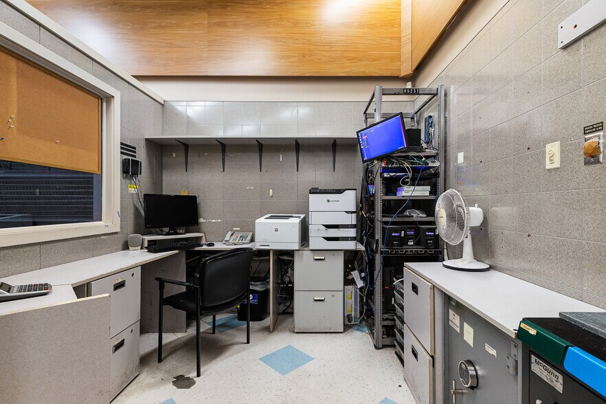 More Photos Of 3227 Northwest Ave, Bellingham Drugstore For Lease