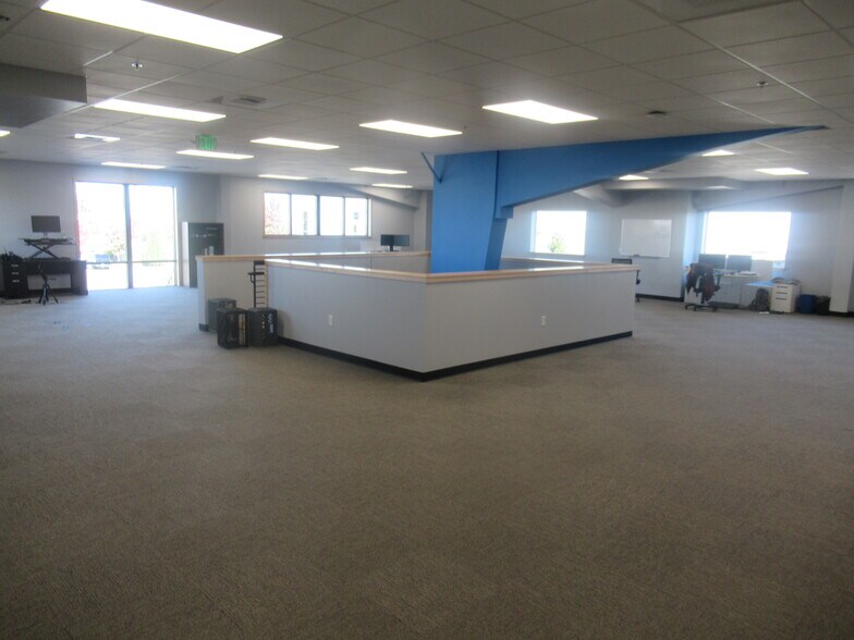 More Photos Of 1830 Scout Pl, Ferndale Warehouse For Sale