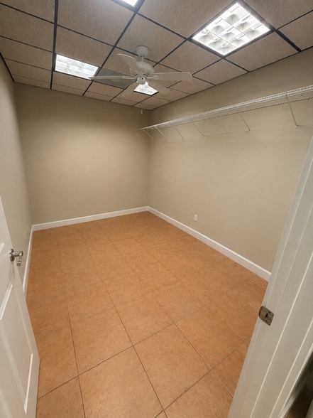 More Photos Of 2642-2658 SE Willoughby Blvd, Stuart Warehouse For Lease