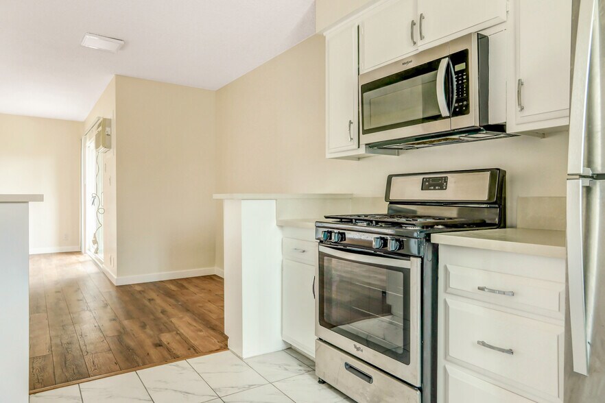 More Photos Of 423 N Harvard Blvd, Los Angeles Apartments For Sale