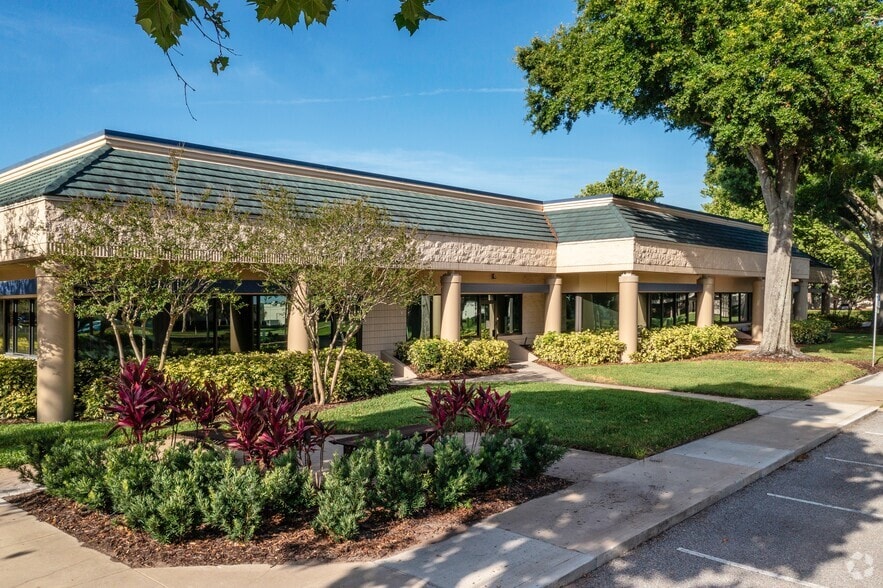 More Photos Of 7300-7356 Greenbriar Pky, Orlando Unknown For Lease